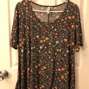 LulaRoe t-shirt in large